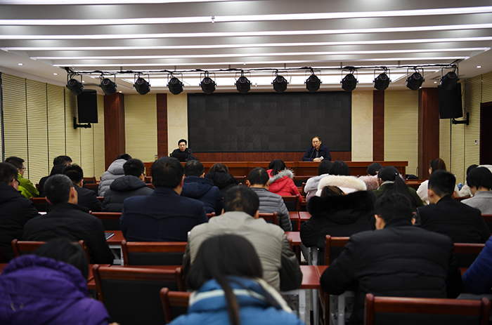 市城投公司组织员工学习“企业营销策略与方案”专题培训暨“基础营养学、常见运动损伤及病理学”公益讲座