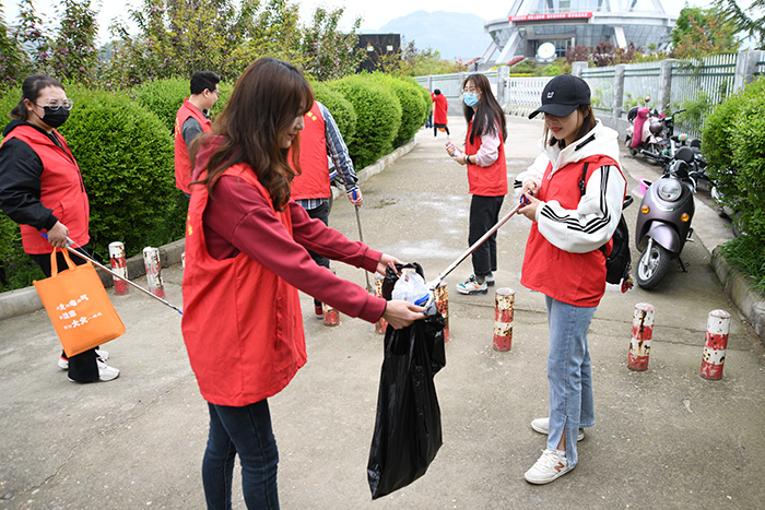 公司团支部组织参加“争做秦岭生态卫士 当好垃圾分类先锋”秦岭生态环境保护实践活动
