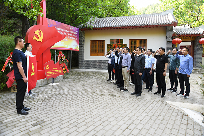 公司第一党支部和国开行陕西分行客户六处党支部联合开展党建共建活动