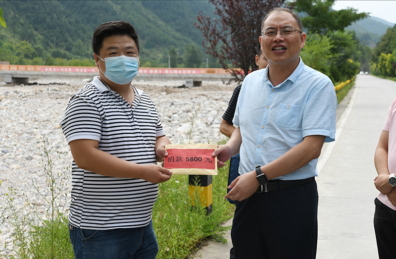 公司组织党员和全体员工为洛南灾后重建献爱心