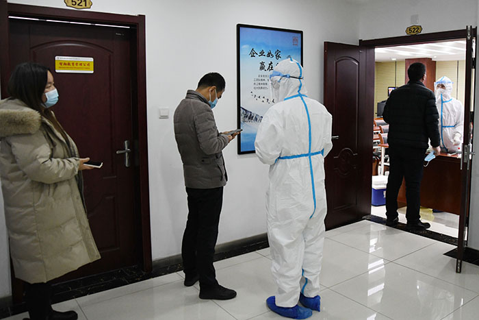 市城投公司积极组织开展全员核酸 检测排查工作