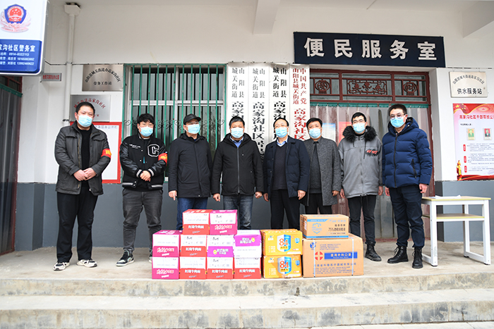 公司领导看望慰问高家沟社区乡村振兴驻村工作队队员 